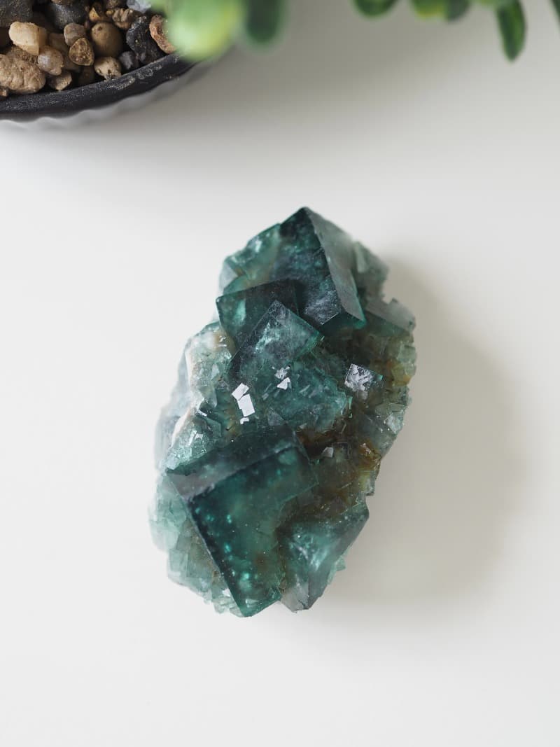 Fluorit drúza, 214 g