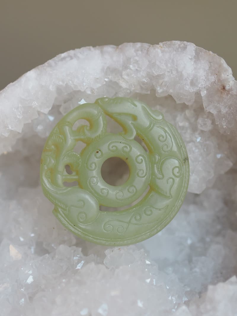 Jadeitový disk Bi s Draky vyřezávaný, průměr 5,2 cm