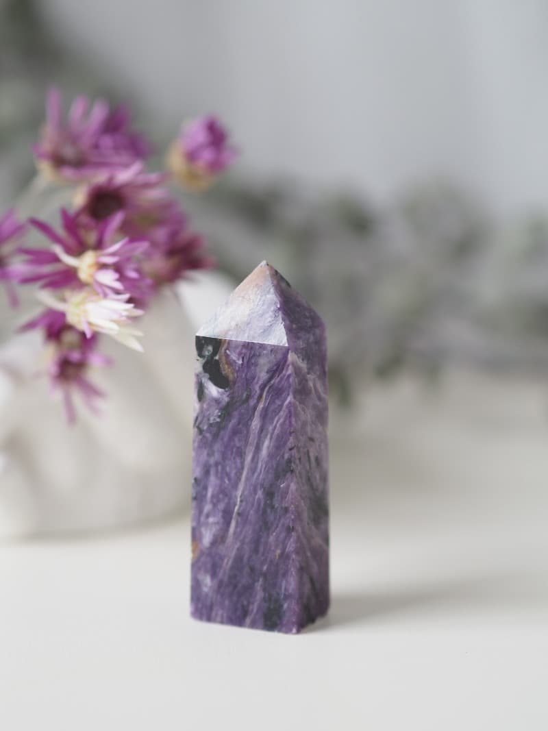 9 Caroit obelisk
