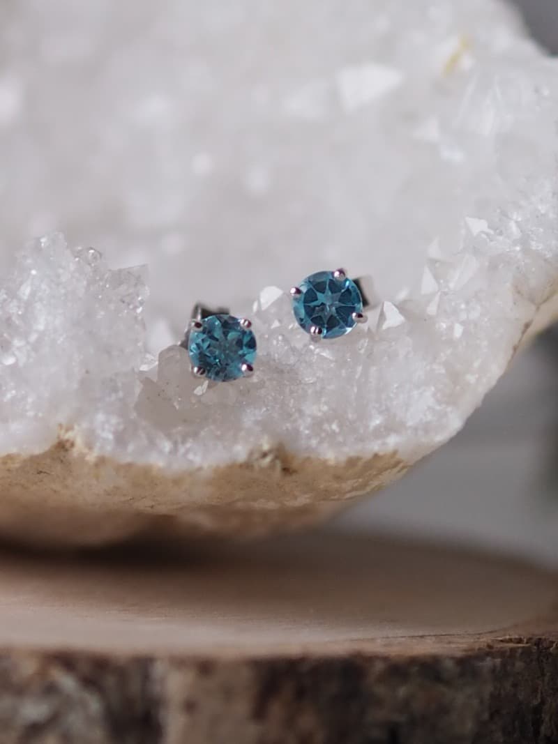 Modrý Topaz Swiss Blue náušnice pecky, 3 mm