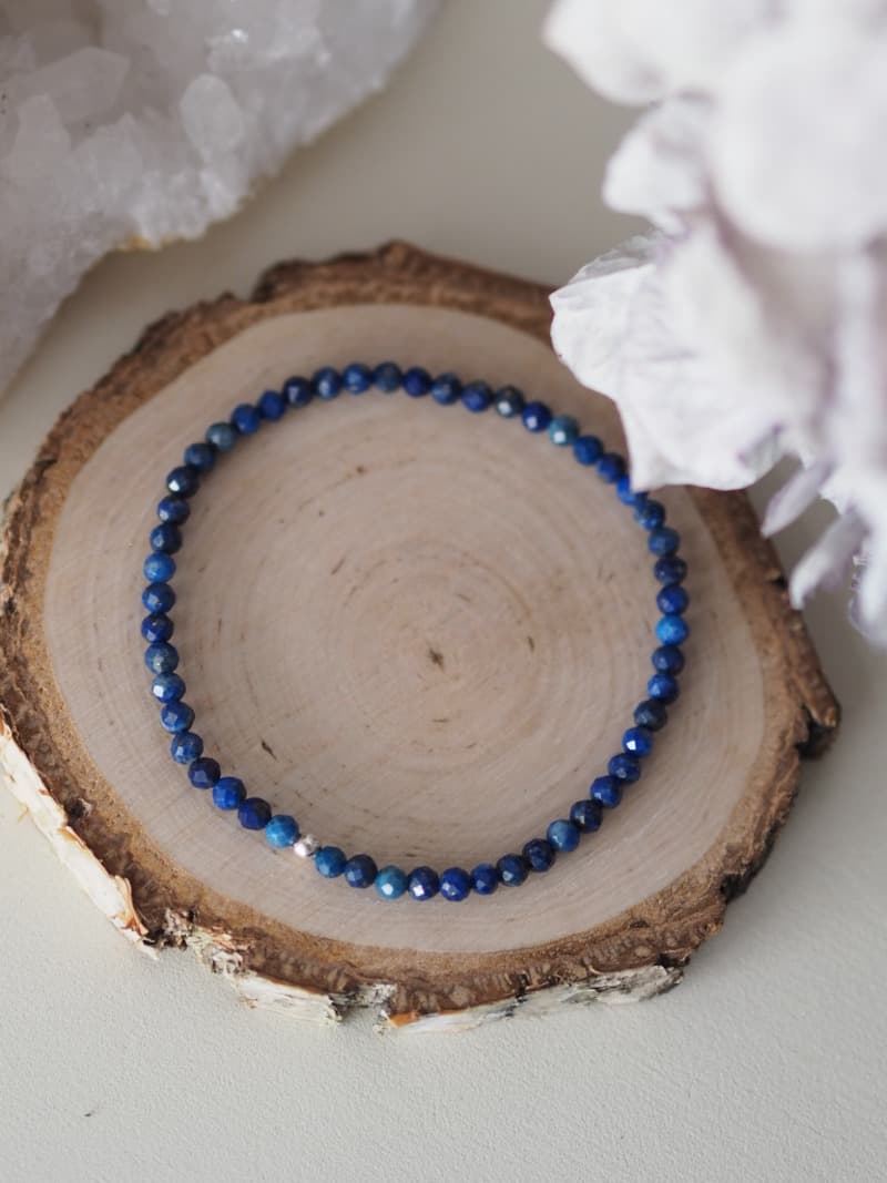 32 Jemny naramek z mineralu Lapis Lazuli